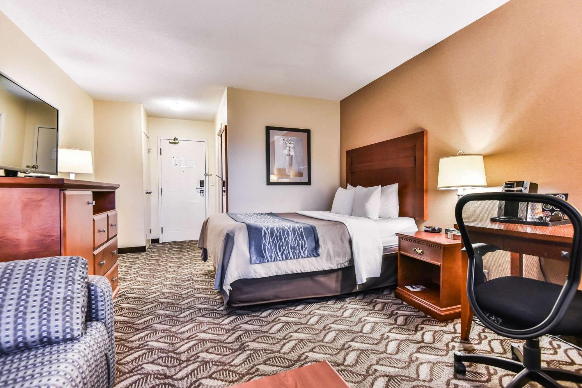 Comfort Inn & Suites Ambassador Bridge Windsor Bagian luar foto