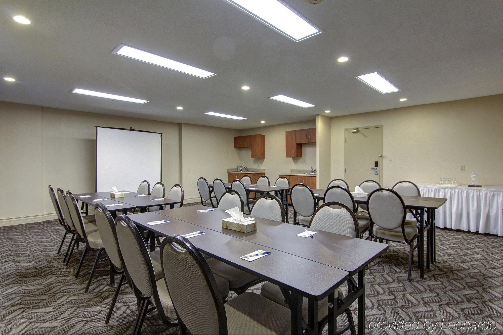 Comfort Inn & Suites Ambassador Bridge Windsor Bagian luar foto