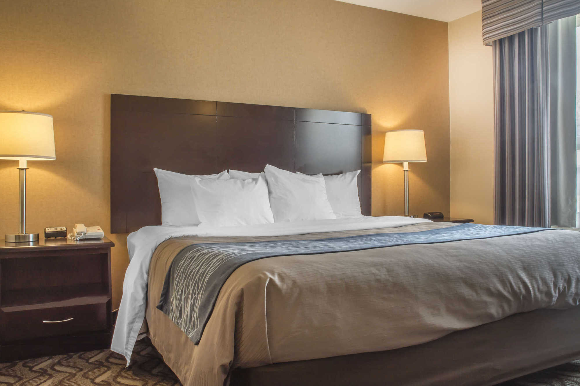 Comfort Inn & Suites Ambassador Bridge Windsor Ruang foto