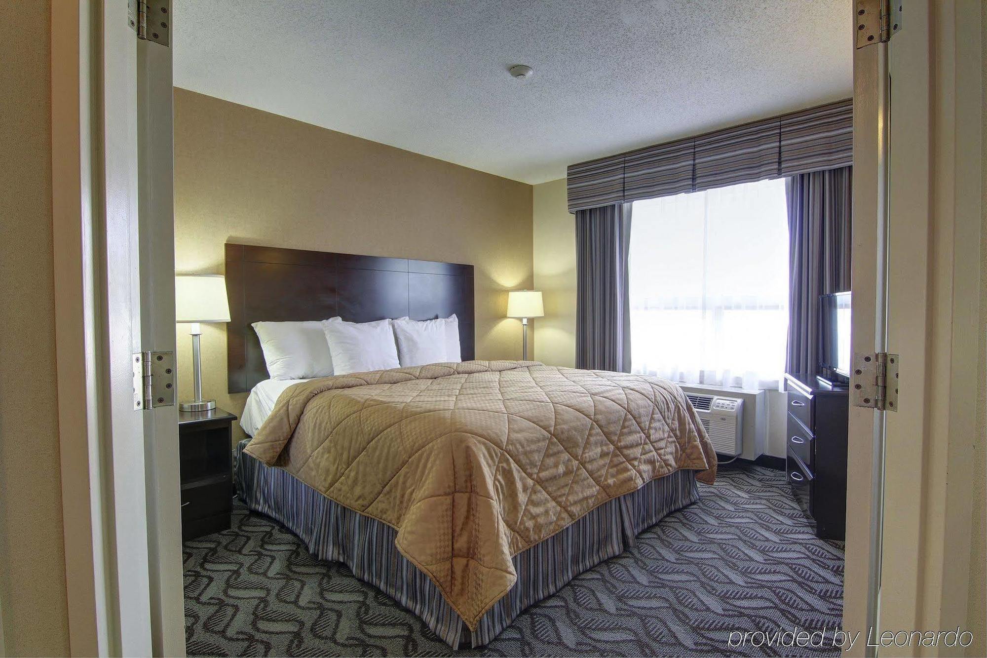 Comfort Inn & Suites Ambassador Bridge Windsor Bagian luar foto